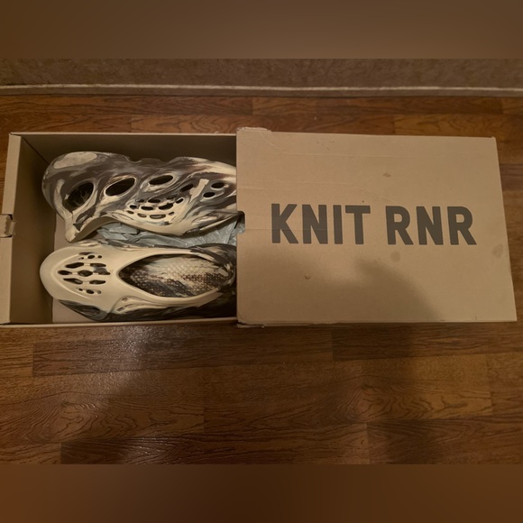 Yeezy Foam Runner MX Cream Clay, size 10.5 - Picture 10 of 13